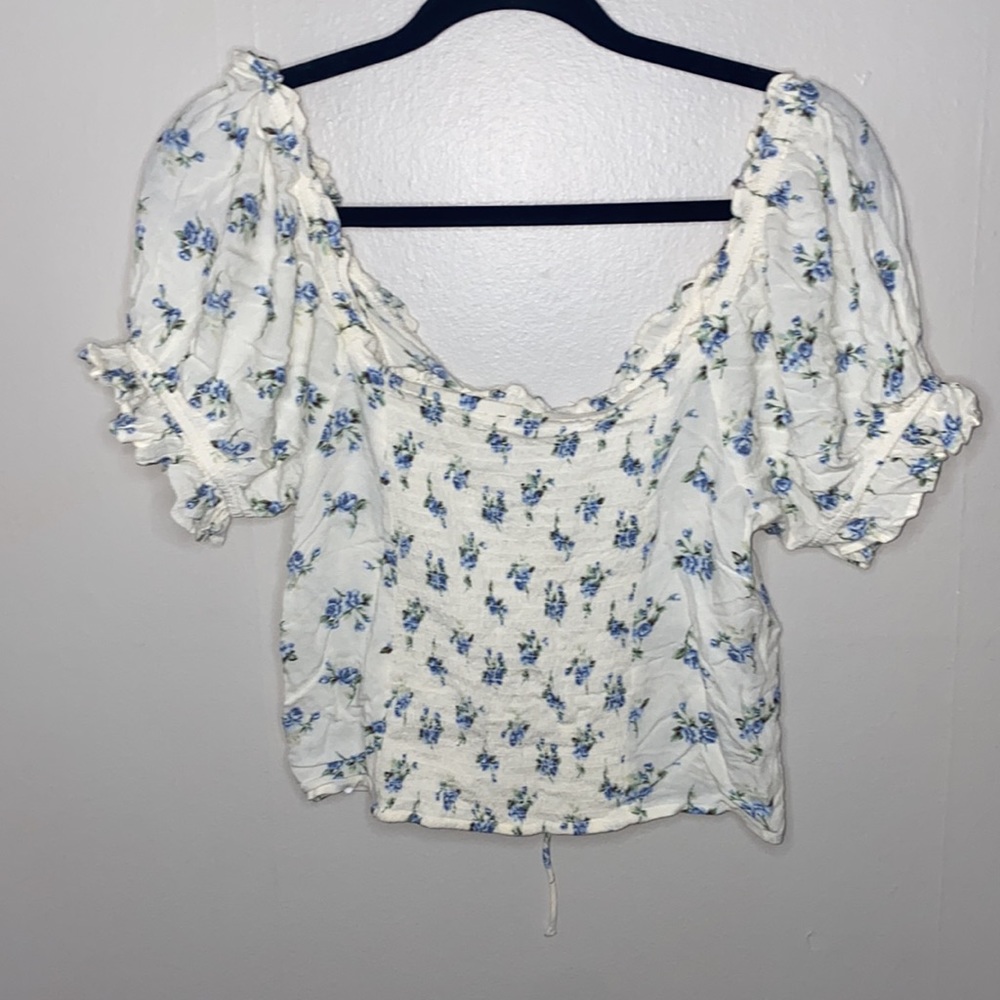 🪿Cottage Core American Eagle blue flowered top! - Picture 9 of 9